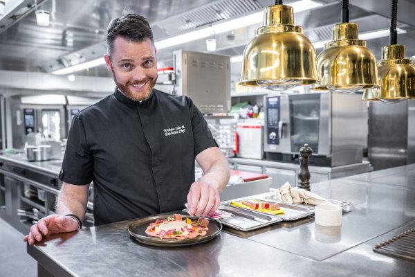 Enrique Isler Benedicto travaille au restaurant Plü depuis l'automne 2017.