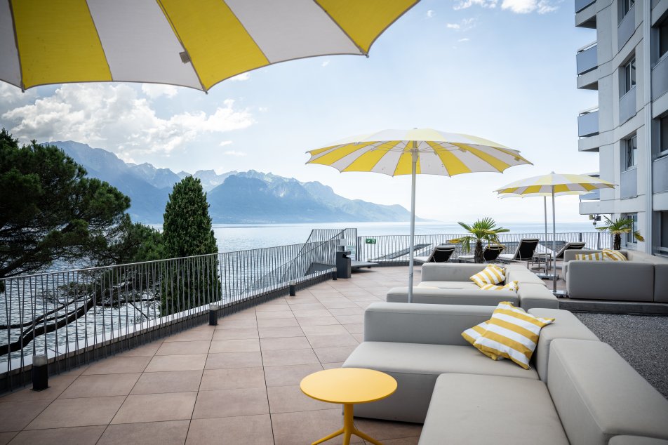 blog mona montreux dachterrasse mit lounge