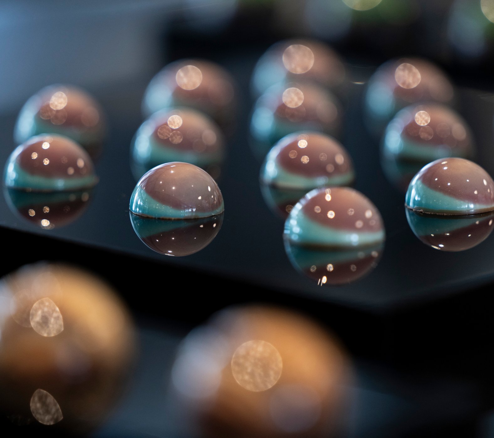 chocolate academy pralines blau braun