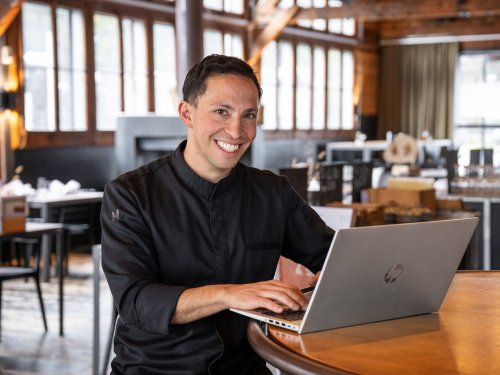 blog sagibeiz  bilal al hosni vor laptop